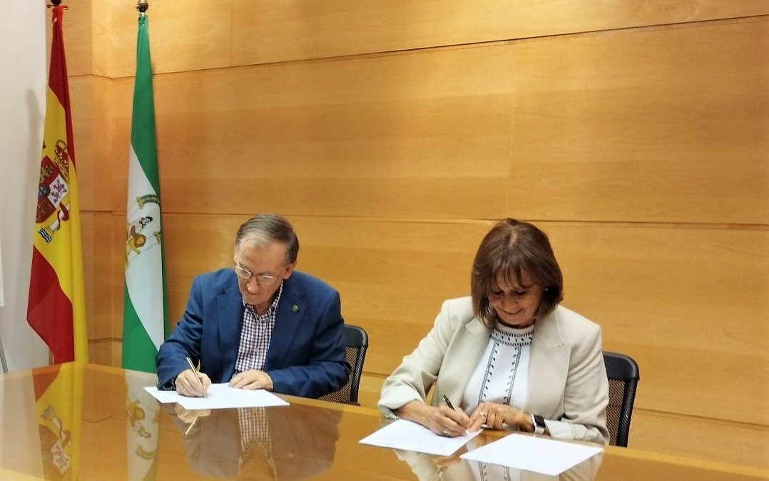 Foto: Alumni UMA. Firma del convenio entre la Asociación y la Academia Malagueña de Ciencias