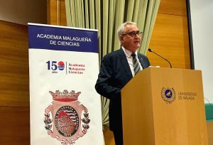 Foto: Universidad de Málaga. Antonio Heredia Bayona durante la ceremonia de ingreso en su honor en el Rectorado de la UMA
